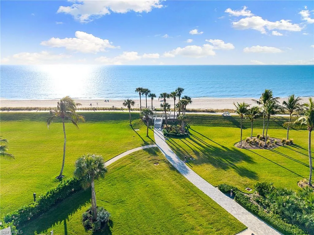 4401 Gulf Shore Blvd N — Photo 1