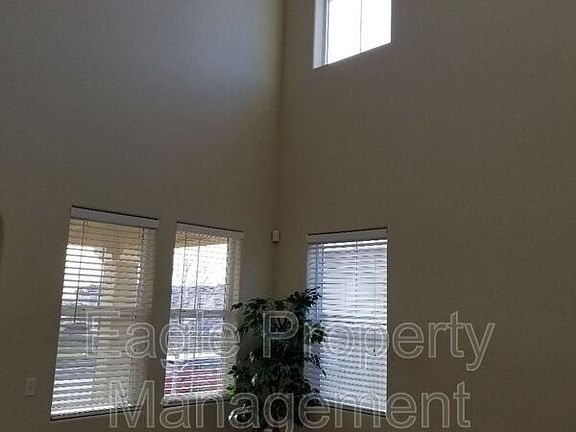 3rd image of 2543 Amelia Earhart Ave