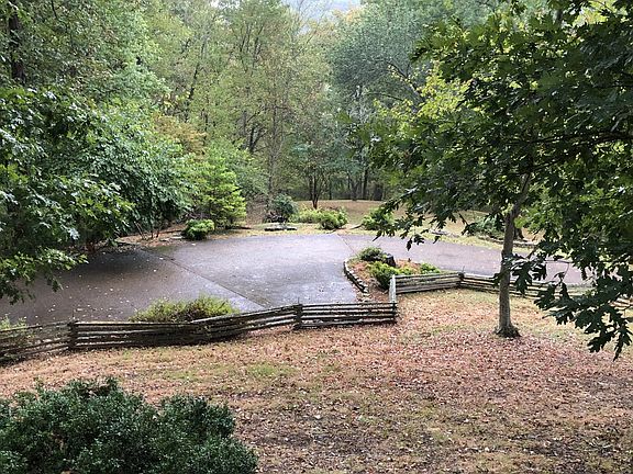 3rd image of 511 Jocelyn Hollow Ct