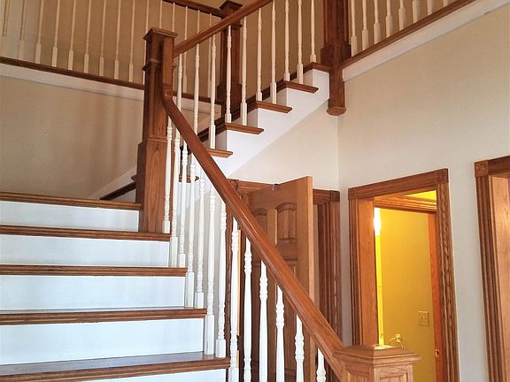 4th image of 1616 N Clarence Ave #A