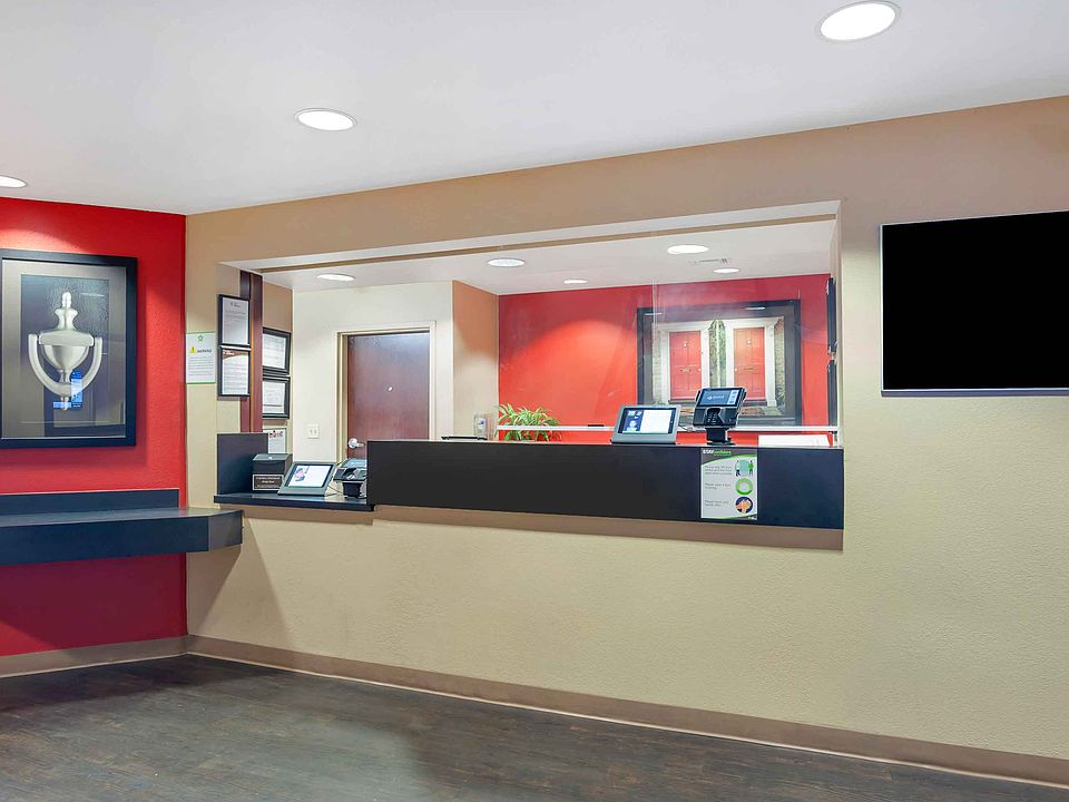 Lobby and Guest Check-in