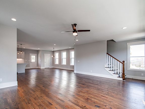 5th image of 709 Arbor Trace Cir