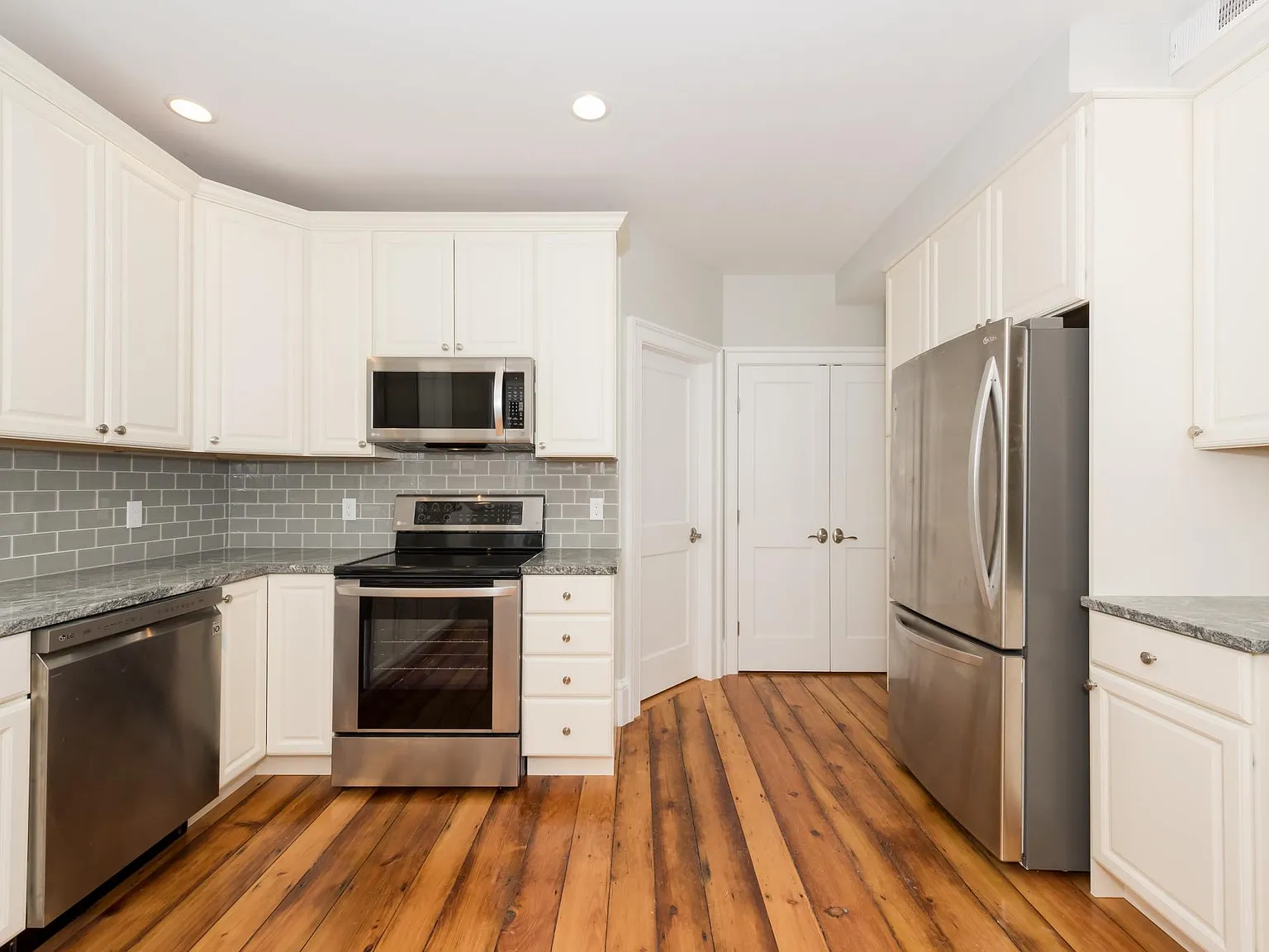 1 bed, 850 sqft, $3,250 — Photo 4