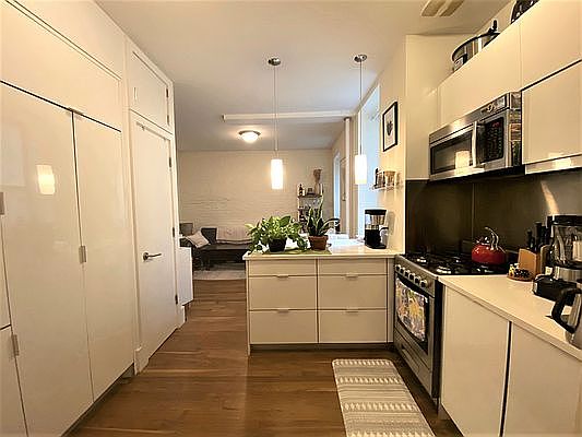 2nd image of 455 Hudson St #3F