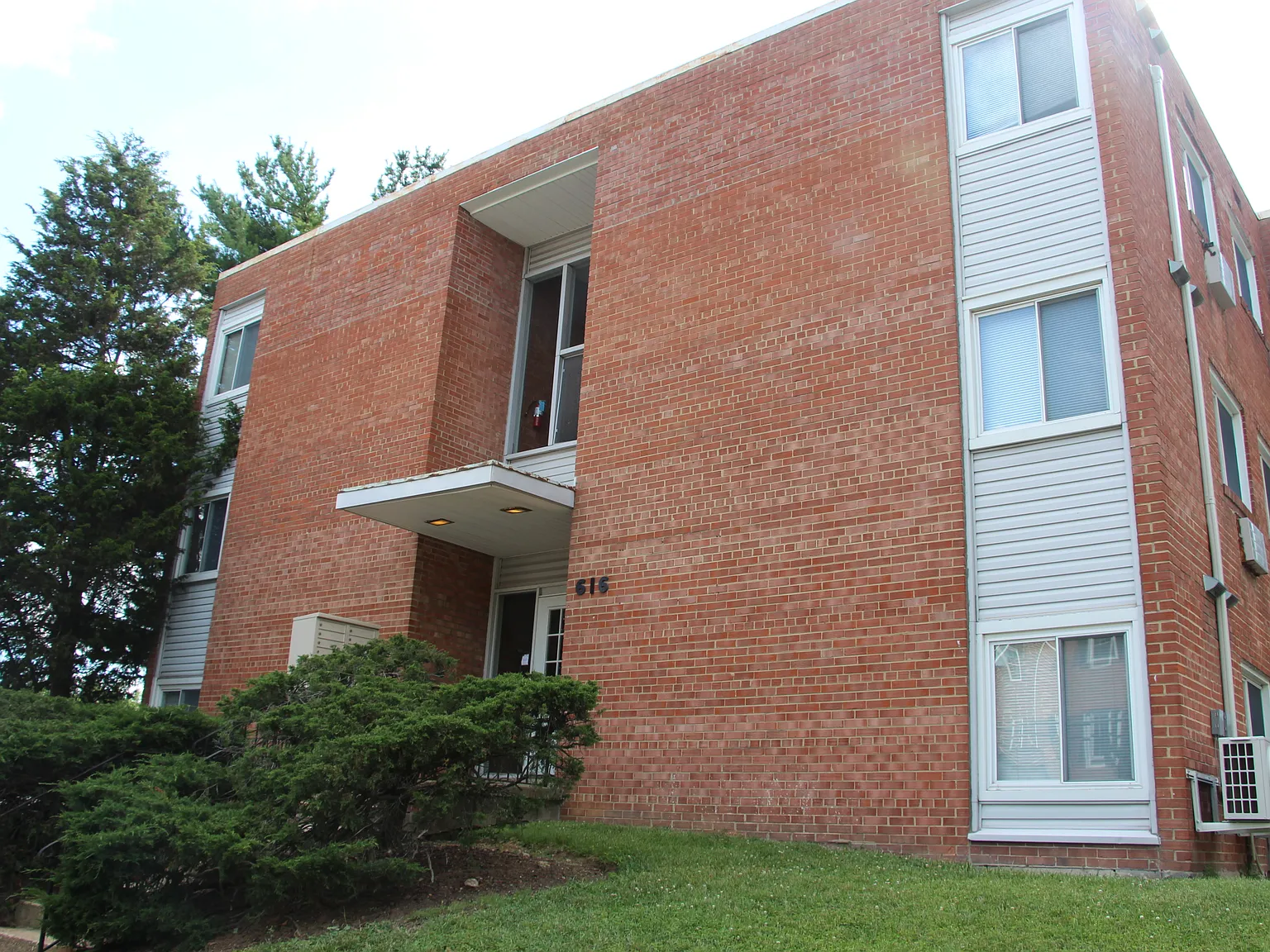 616 N Piedmont Street — Photo 2