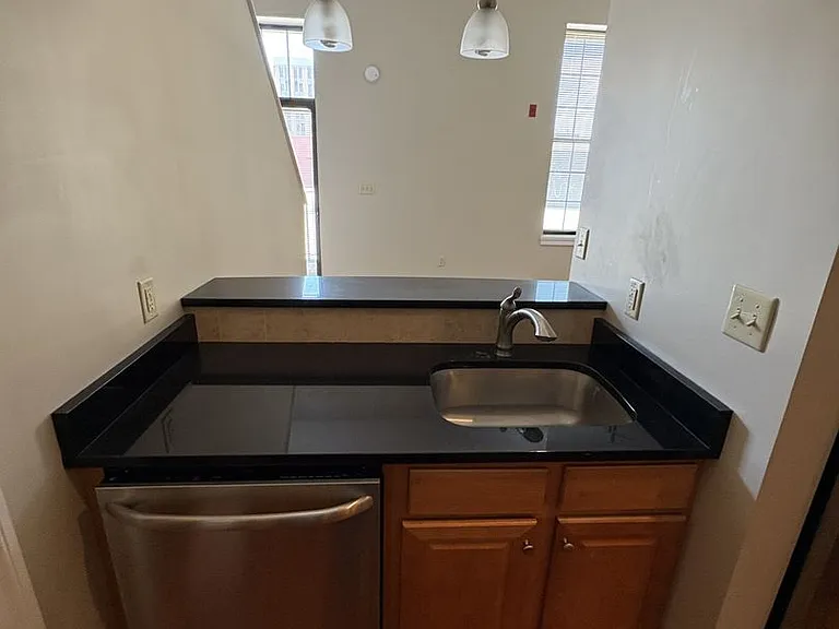 125 W. Saratoga St — Photo 23