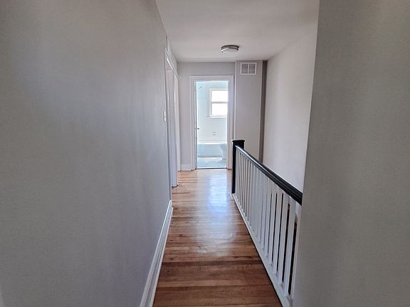 4th image of 1802 Maple St #1