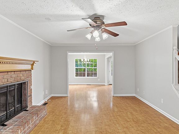 4th image of 200 Barrington Ct