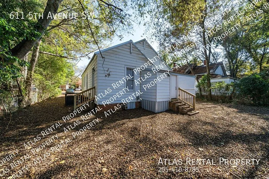 Now Accepting Section 8 Vouchers! Move in Ready 3br/2ba home! — Photo 2