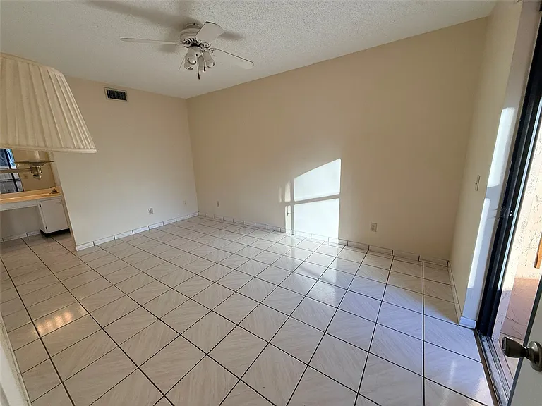 12060 NW 11th St #12060 — Photo 5