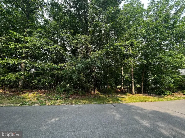 67 N Lakewood Dr, Ridgeley, WV 26753