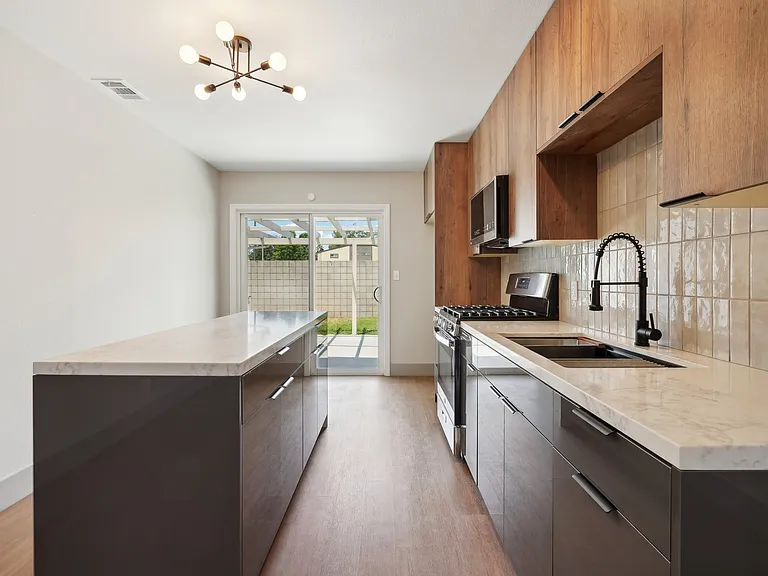 1539 W Stanford St #B — Photo 2