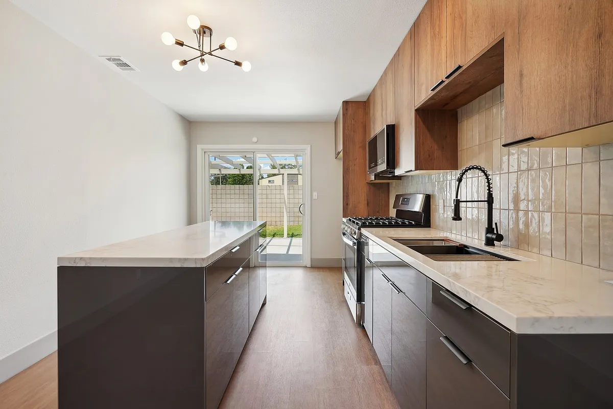 Building Photo - 1539 W Stanford St #B
