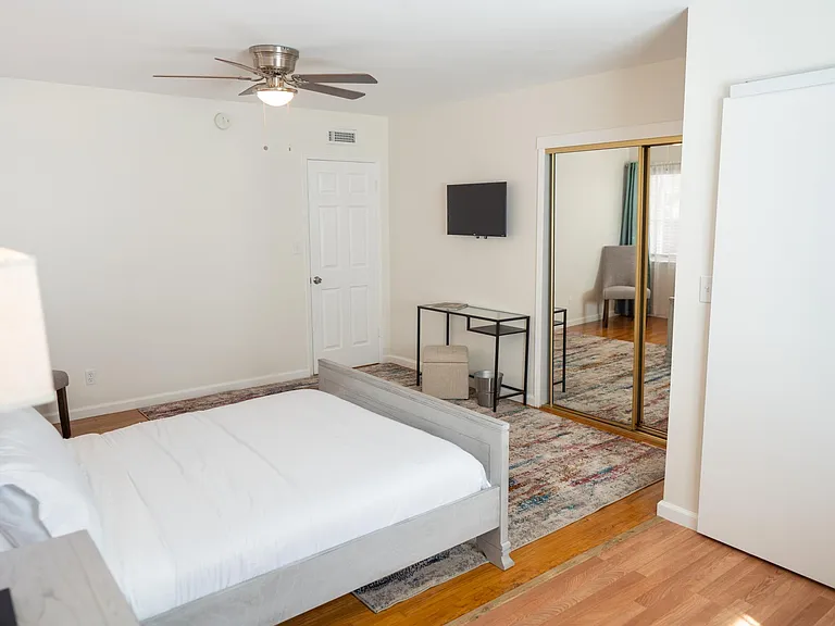 1406 W Roberta Ave — Photo 28