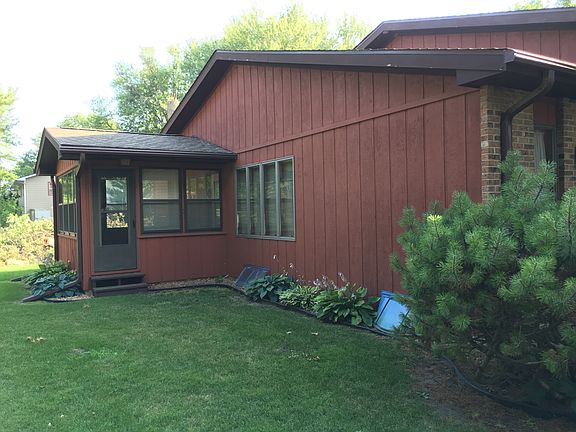 2nd image of 412 Woodley St E