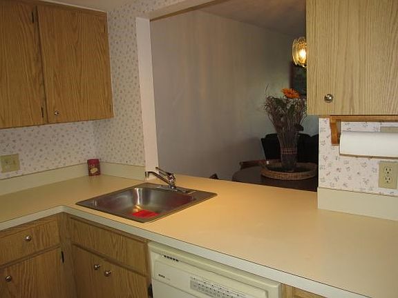 Pass thru to dining area