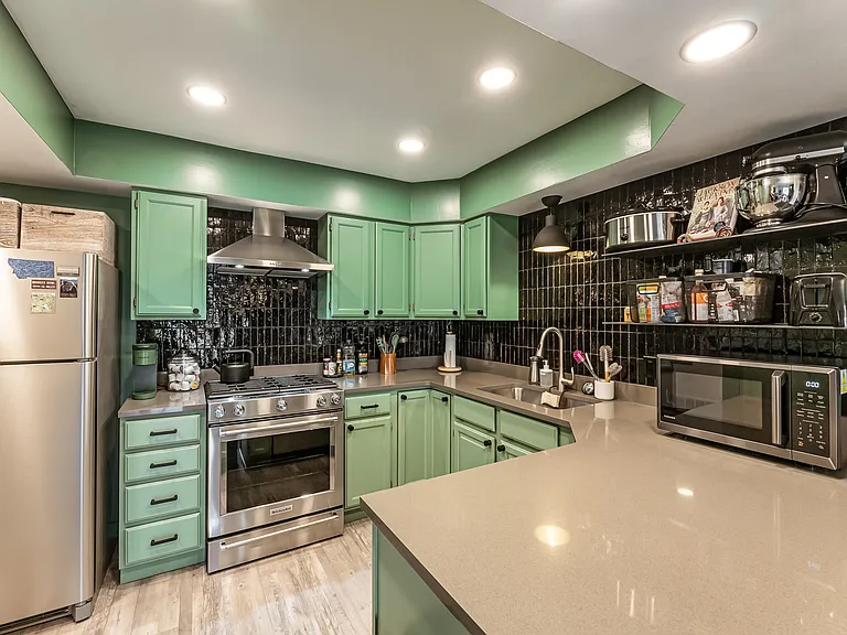 1712 W Olive St #50 — Photo 11