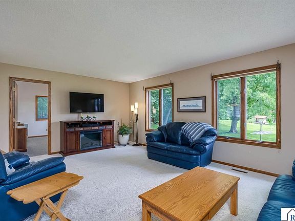 3rd image of 80 Canterbury Ct