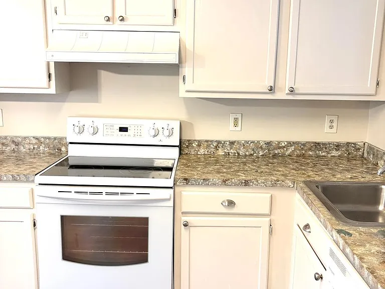1003 Simsbury Ct — Photo 9