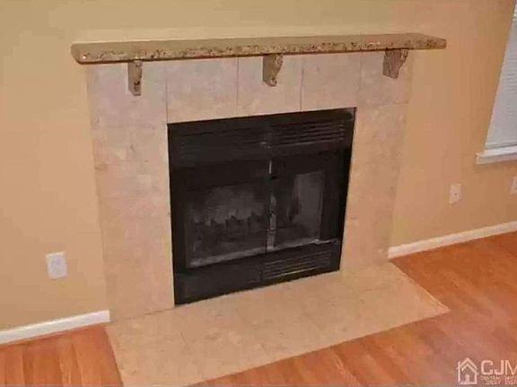 4th image of 15 Ayres Ct