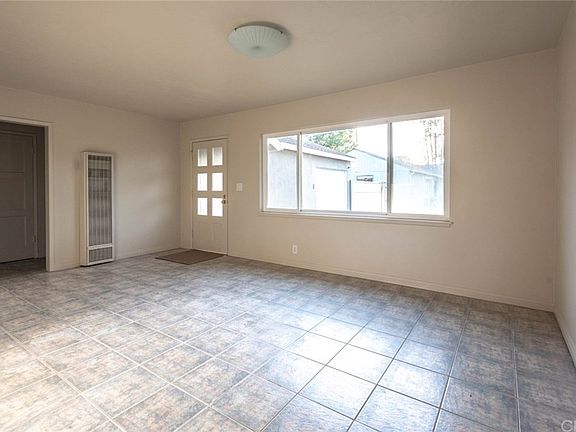 5th image of 910 Evergreen Pl