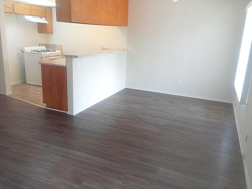 4th image of 12155 Vanowen St