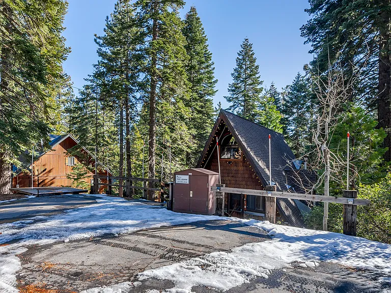 1595 Washoe Way — Photo 3