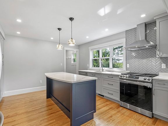 3rd image of 141 Oakley Rd #141