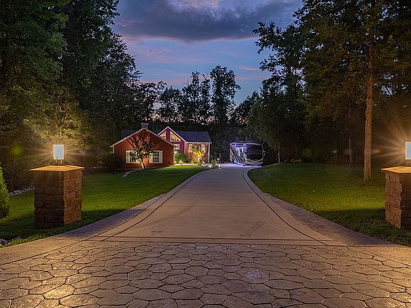 5th image of 201 Heritage Ln