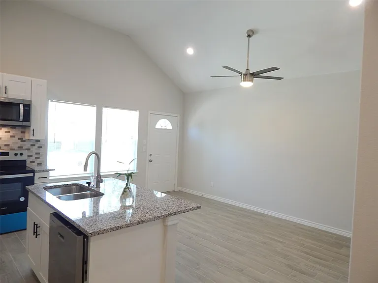 230 Northlawn — Photo 12
