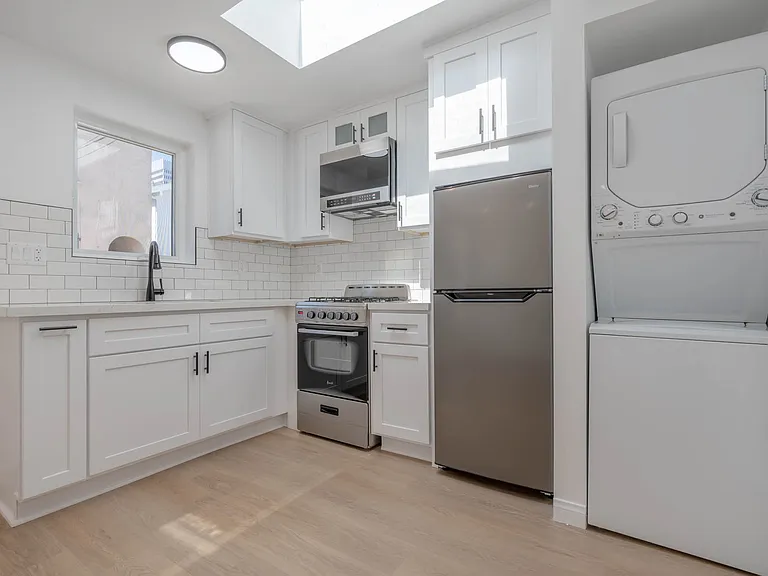 6223 1/2 W 6th St #6223-1/2 — Photo 4