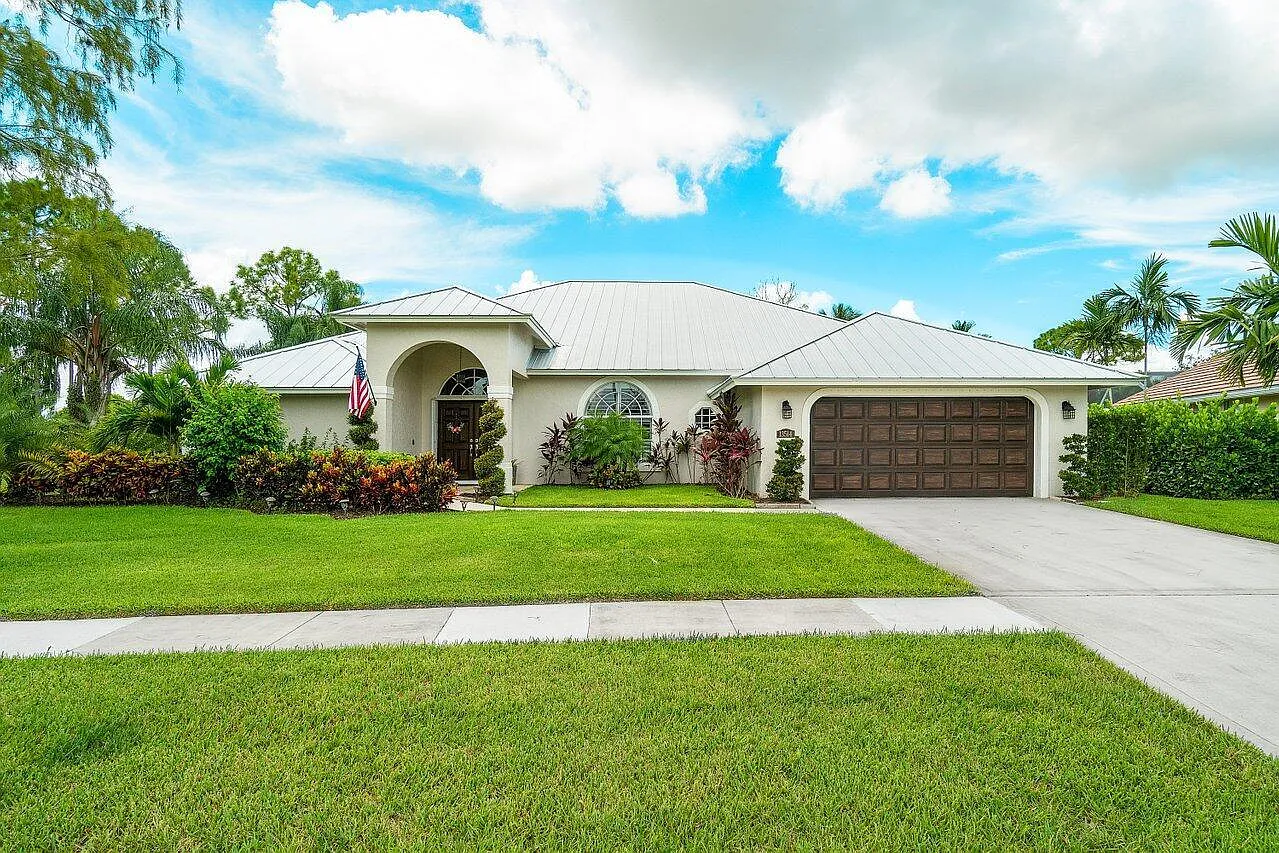 4 bed, 2.5 bath, 2526 sqft, $9,500 — Photo 1