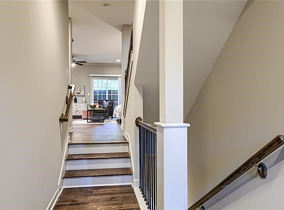 2nd image of 15837 Valley View Dr