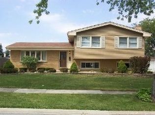 1562 W Holtz Ave, Addison, IL 60101