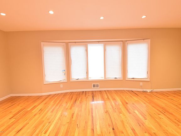 4th image of 275 Martin Ave
