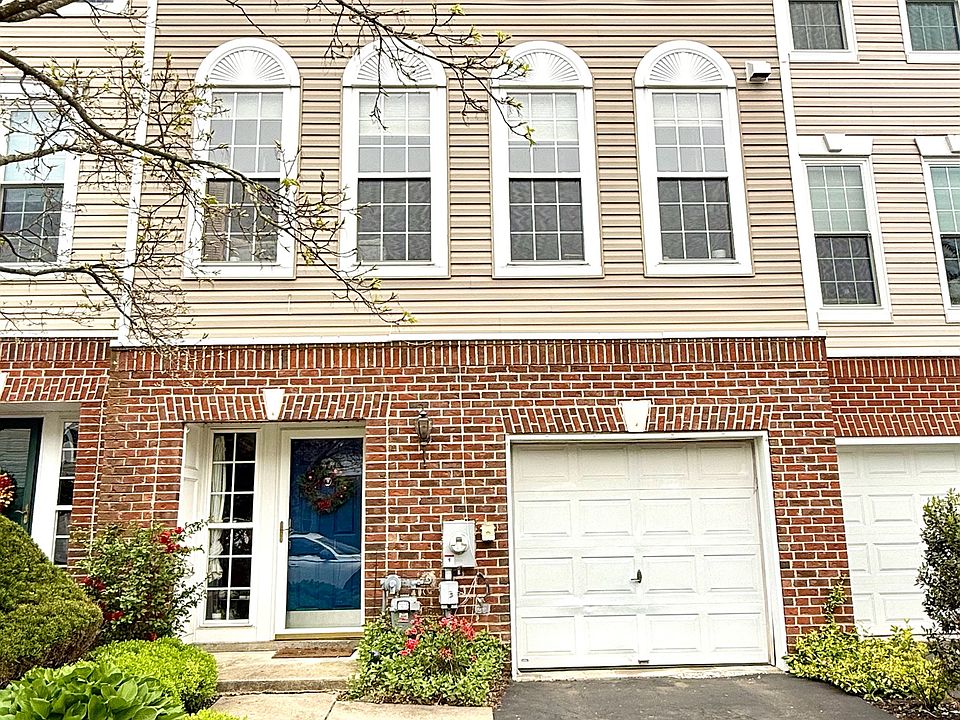 1st image of 521 E Boxborough Dr