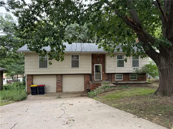 5822 NW Aspen Ln, Kansas City, MO 64152
