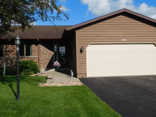 509 N Fairway Dr, Lena, IL 61048