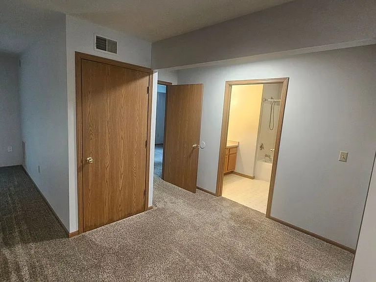 538-544 Partridge Ct. - 4 Unit — Photo 3