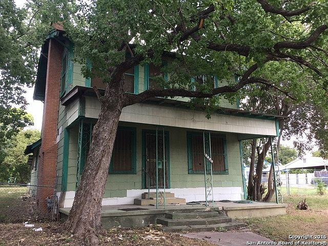 1st image of 3275 W Woodlawn Ave