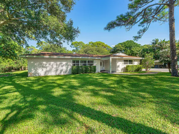 8645 Square Lake Drive, Palm Beach Gardens, FL 33418