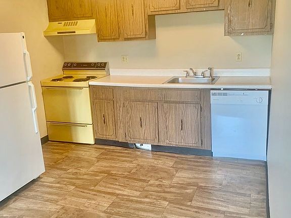 2nd image of 802 Pond St #207