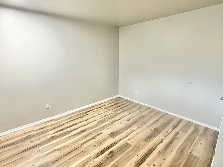 Aspen Creek Apartments — Photo 9