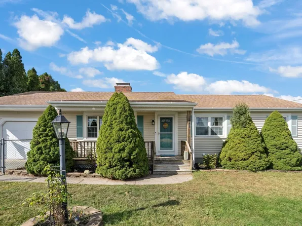 935 Allen St, Dartmouth, MA 02747