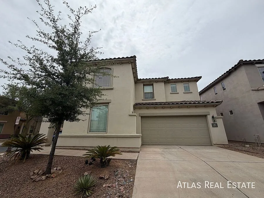 Gorgeous 2 story home in Sahuarita — Photo 2