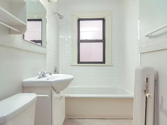 2nd image of 1524 Portland Ave #312