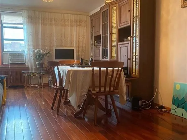 2909 Ocean Avenue image 1 of 7