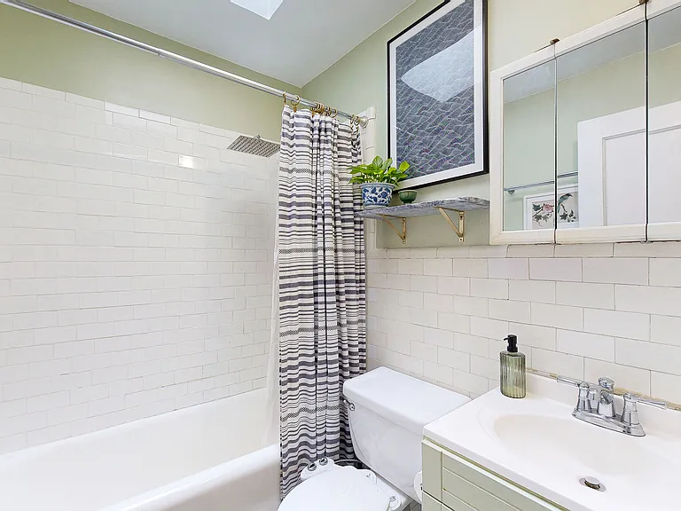 291 Burns St #2 — Photo 20