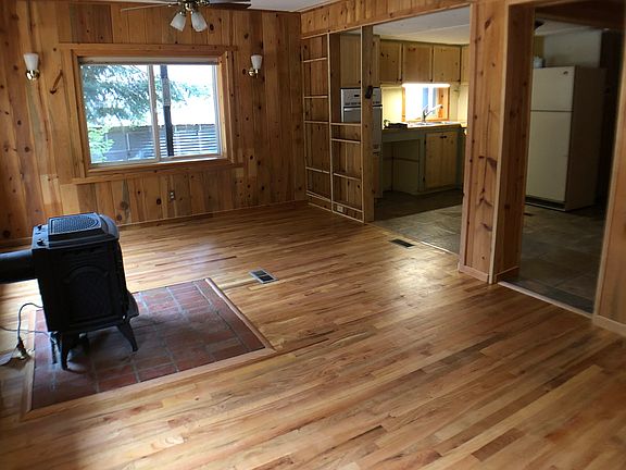 Living room with 4 windows