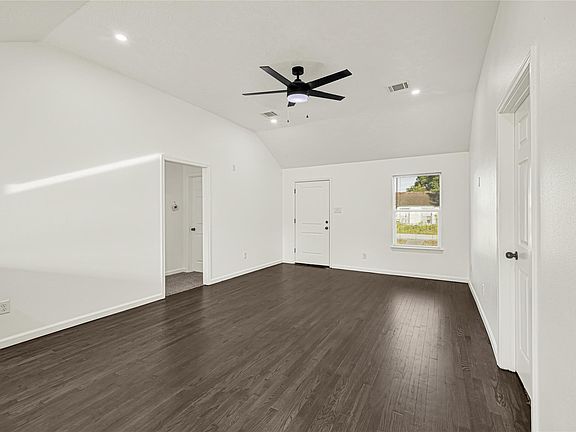 5th image of 7101 Goforth St
